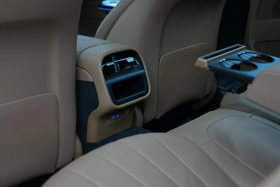 2026 Mercedes-Benz E 200 White Tan