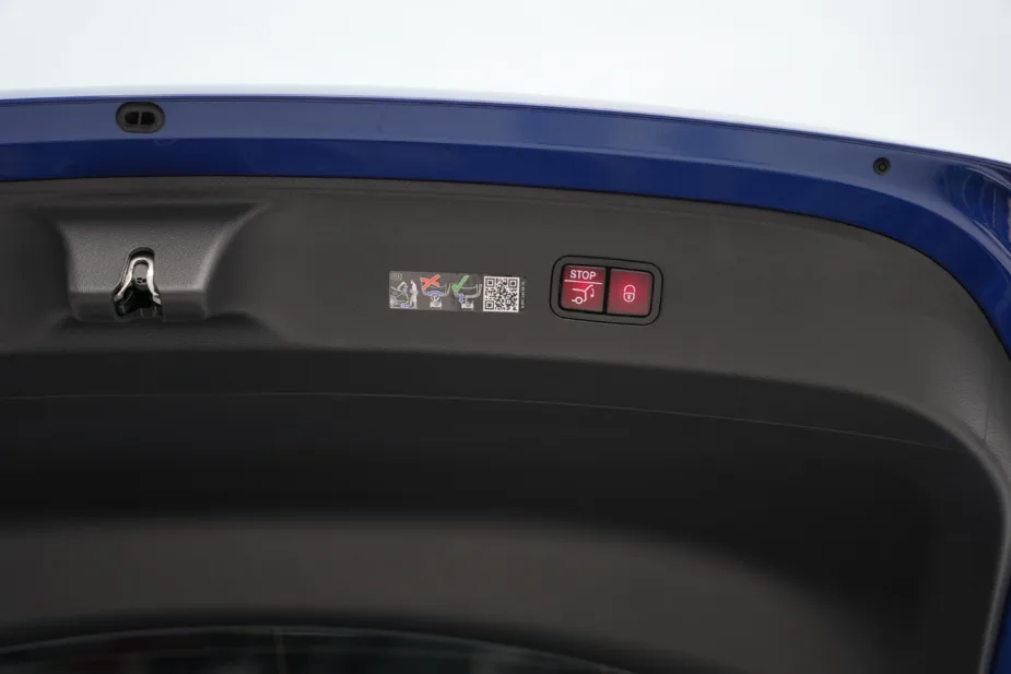 New 2026 Mercedes-Benz GLC 200 Coupe Blue Black