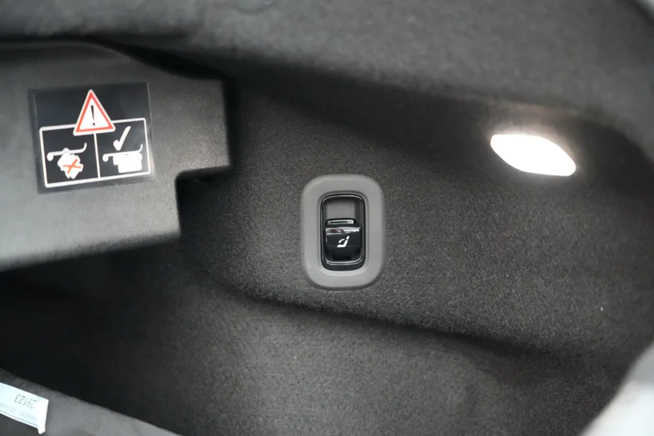 Mercedes Benz CLE 200 Cabriolet 2026 – Stylish, Powerful