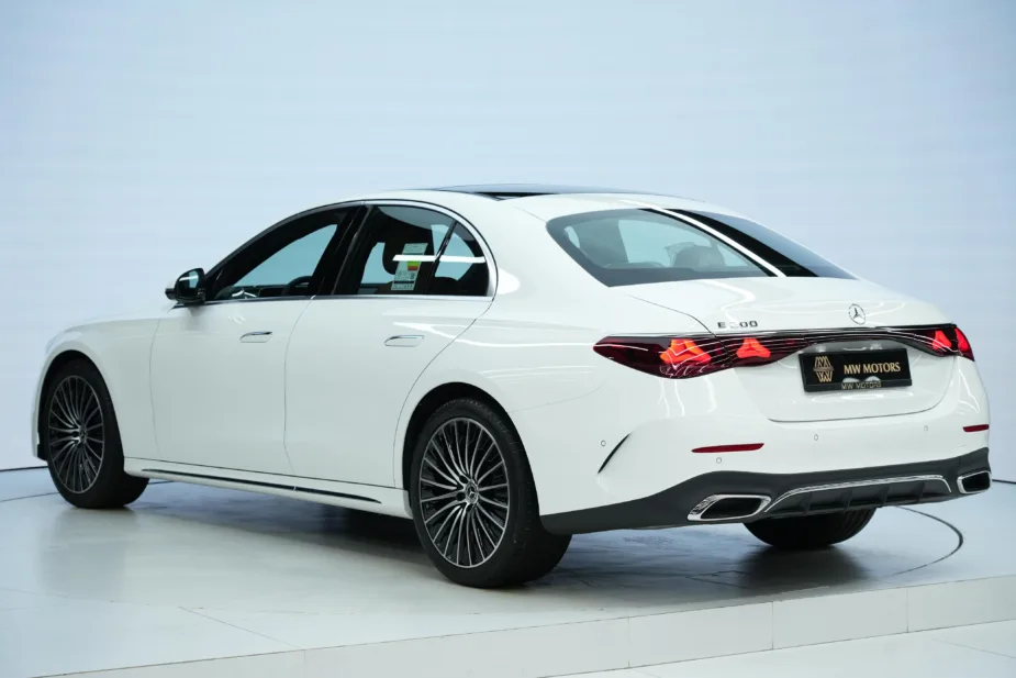 2026 Mercedes-Benz E 200 White Tan