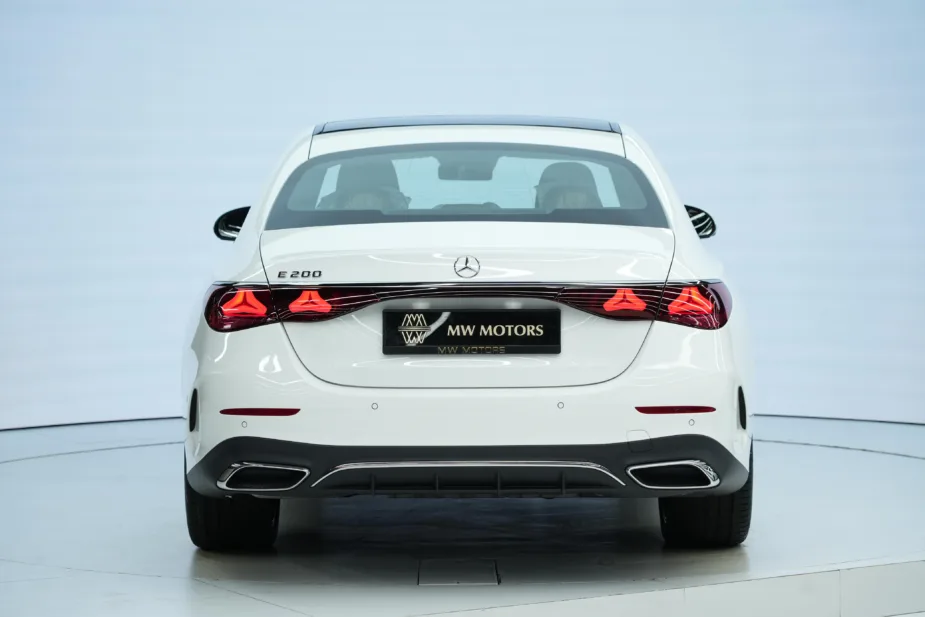 2026 Mercedes-Benz E 200 White Tan