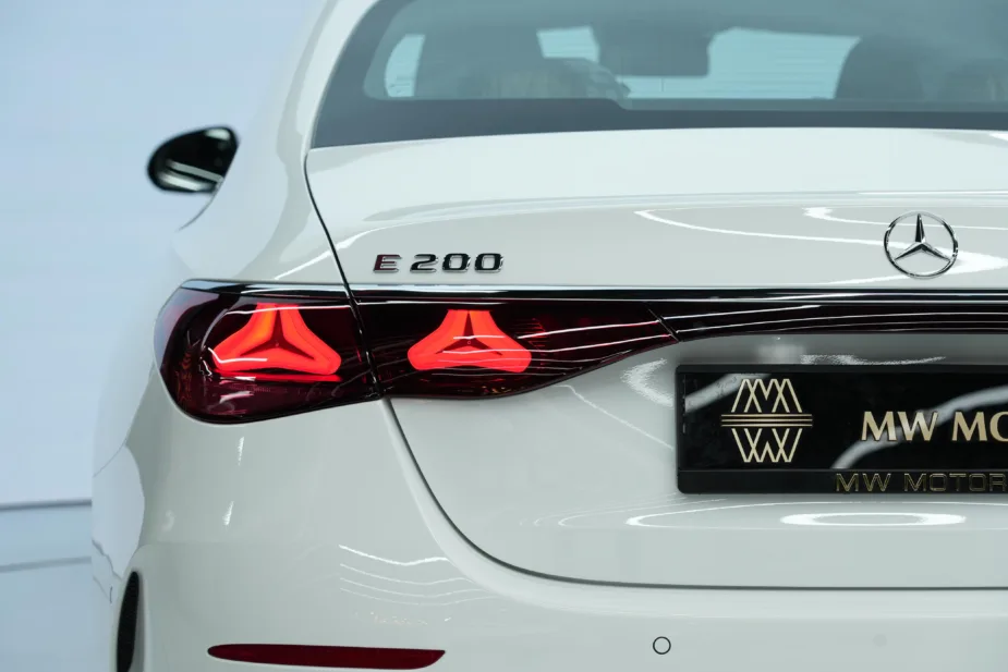 2026 Mercedes-Benz E 200 White Tan