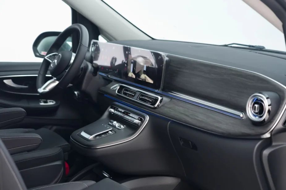 New 2026 Mercedes Benz V 300 Avantgarde Black Black