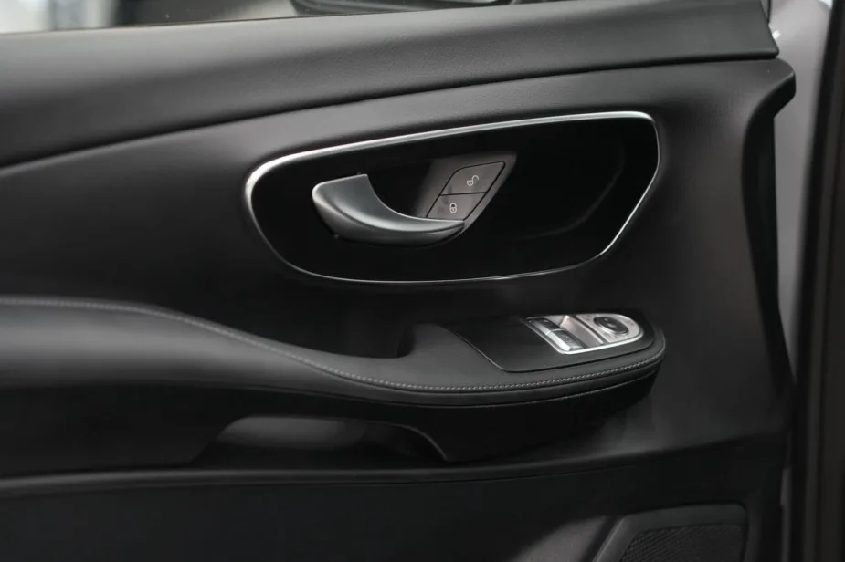 New 2026 Mercedes-Benz V300 Avantgarde Apline Grey