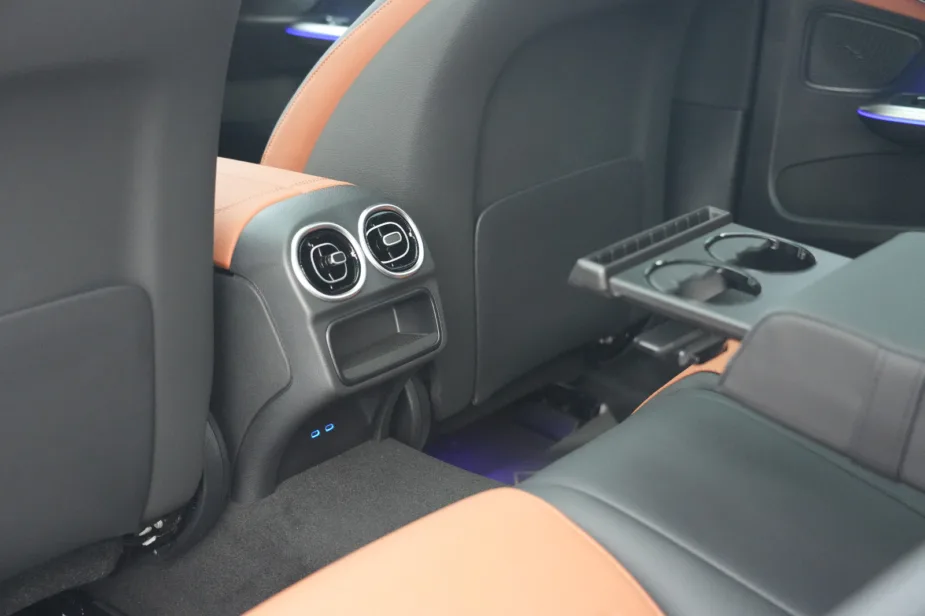 2026 Mercedes-Benz C 200 Selenitee Grey Tan