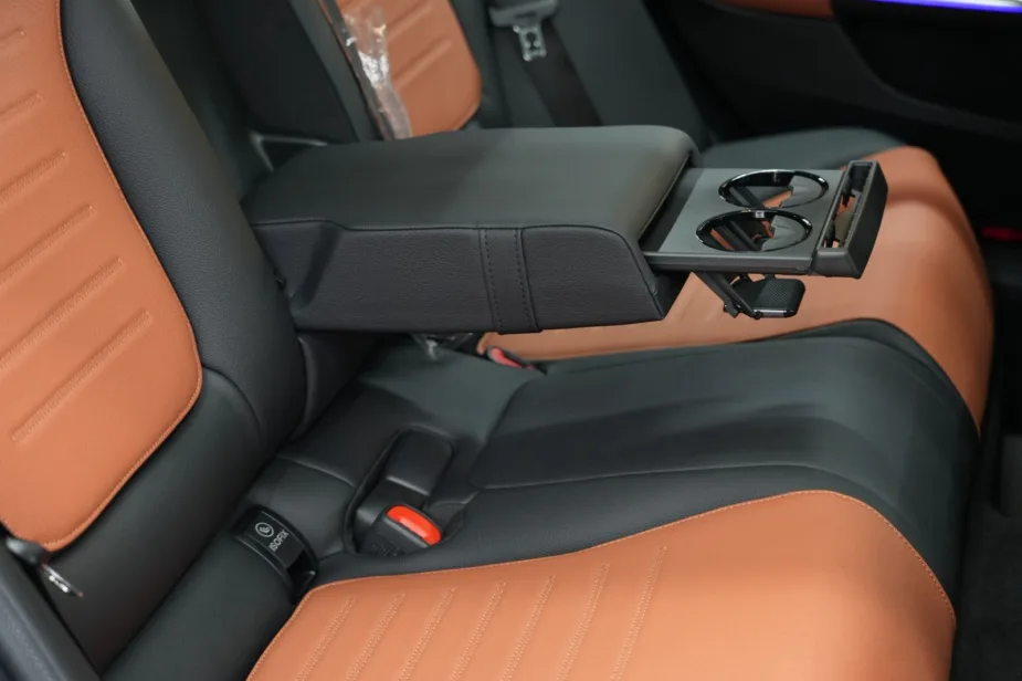 2026 Mercedes C 200 Black Tan