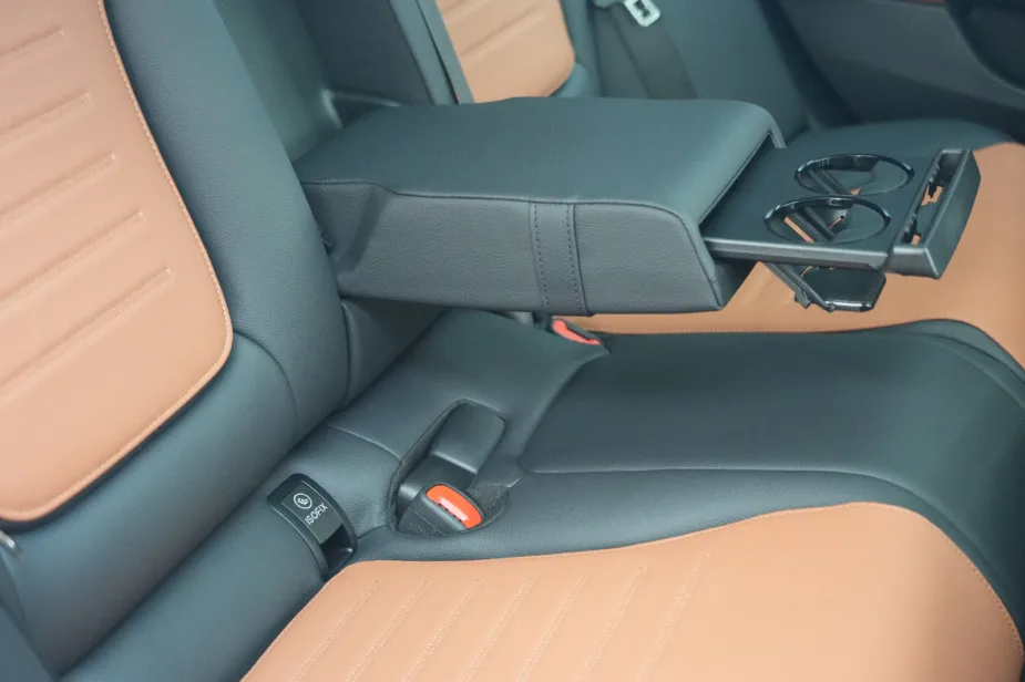 2026 Mercedes-Benz C 200 Selenitee Grey Tan