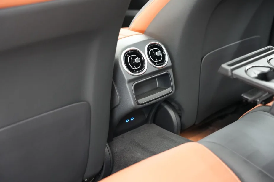 2026 Mercedes C 200 Black Tan