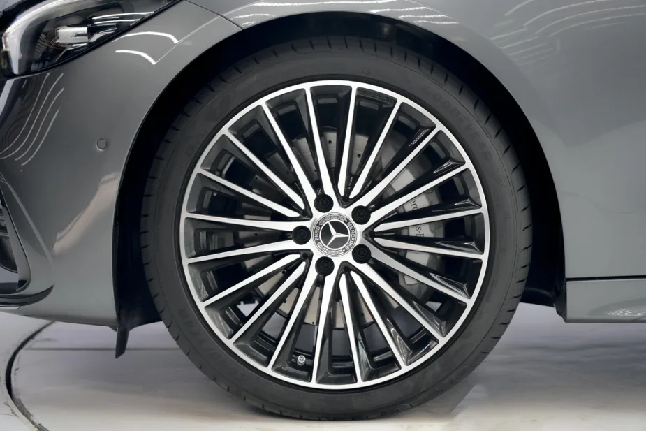 2026 Mercedes-Benz C 200 Selenitee Grey Tan