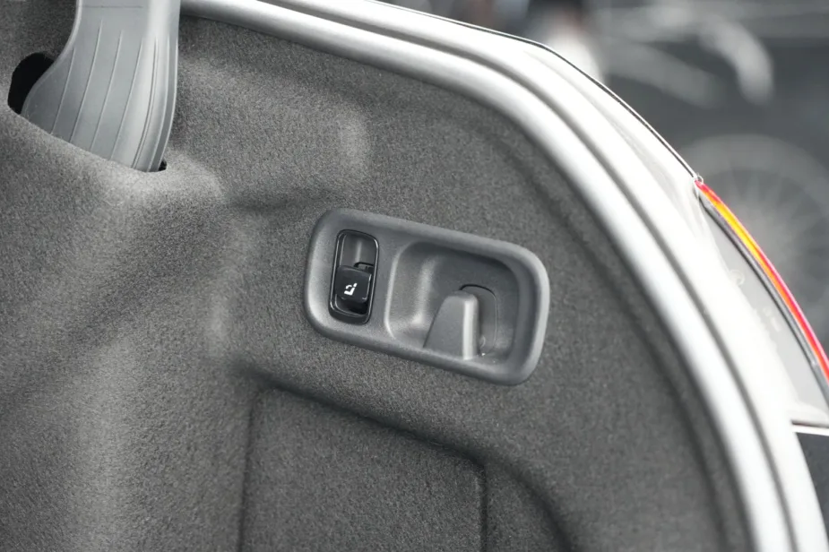 2026 Mercedes C 200 Black Tan