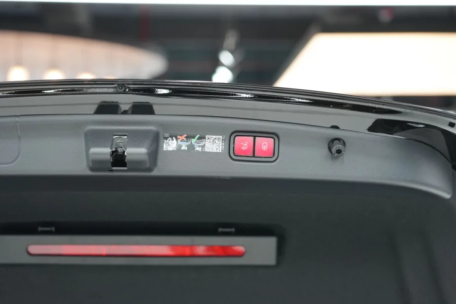 2026 Mercedes C 200 Black Tan