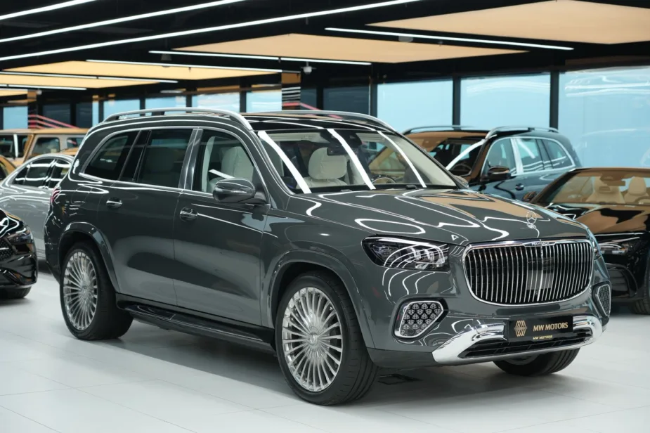 2026 Maybach GLS 600 Front Angle View - Right