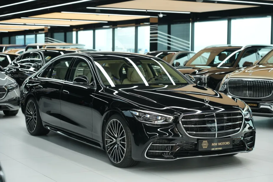 2026 Mercedes-Benz S500 Front Angle