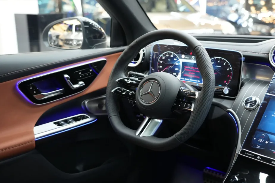 glc 200 coupe 2026 steering wheel