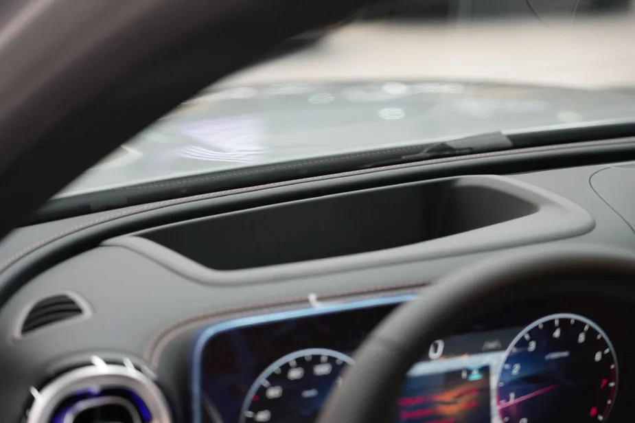 glc 200 coupe 2026 head-up display