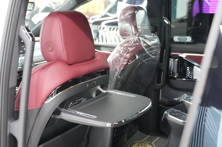 GAC M8 GX 2026 Rear Tables