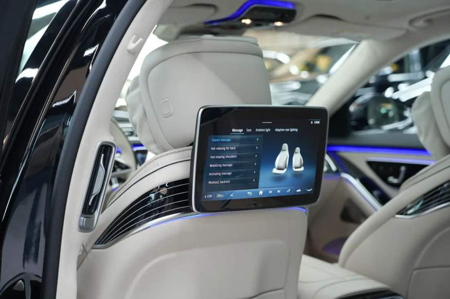 2026 Mercedes-Benz S500 Rear Screens