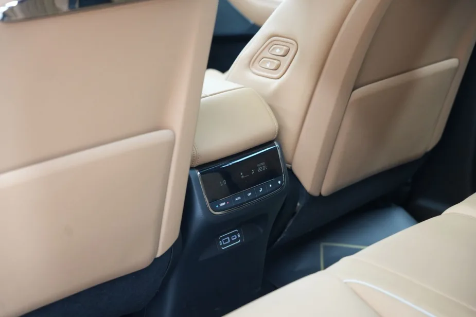 2026 GAC GS8 Rear AC Control