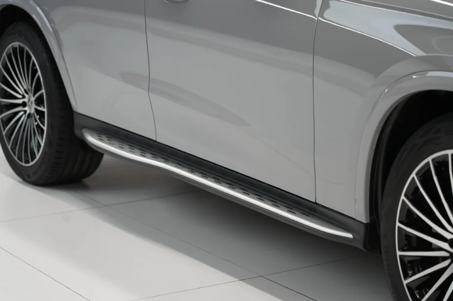 glc 200 coupe 2026 side step