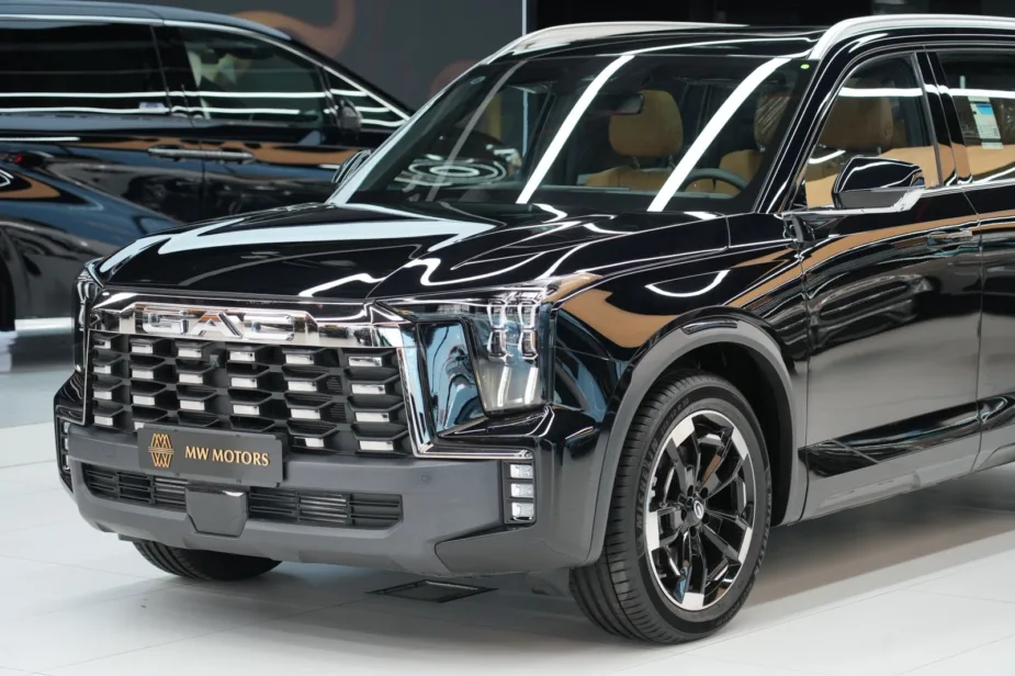 2026 GAC GS8 Front Angle View