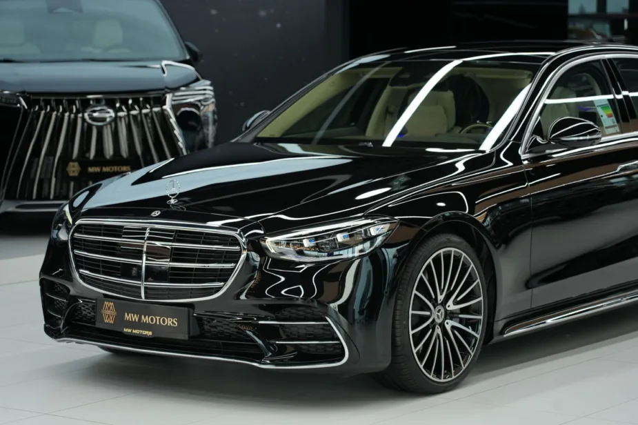 2026 Mercedes-Benz S500 Front Angle