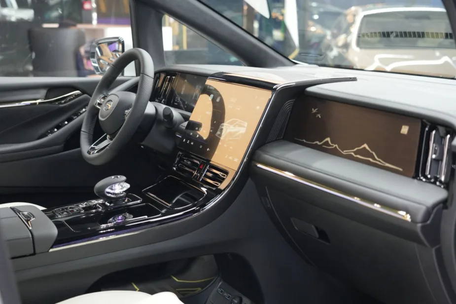 2026 GAC M8 GX Master Front Interior