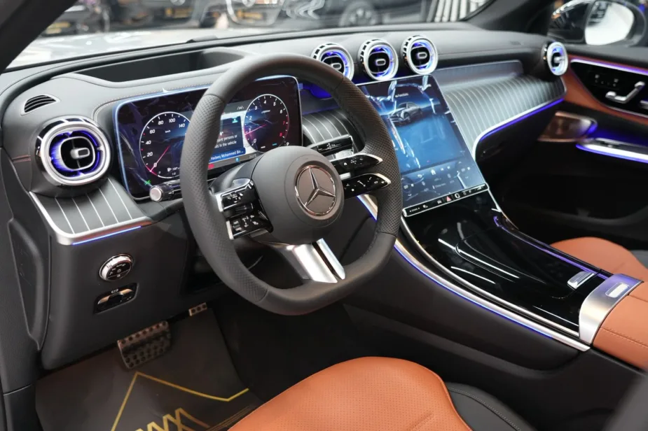 glc 200 coupe 2026 steering wheel