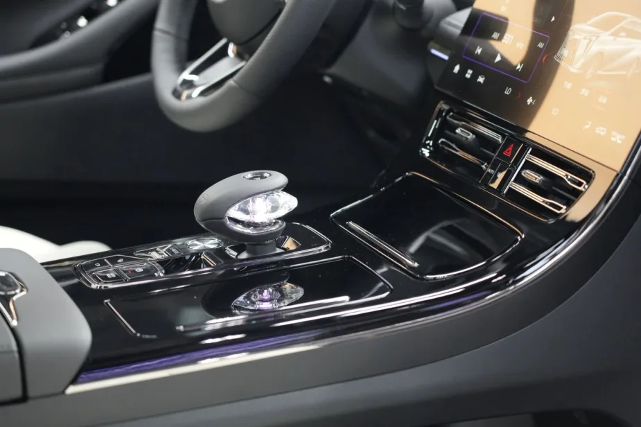 2026 GAC M8 GX Master Front Interior